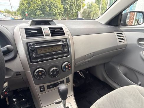 Used 2012 Toyota Corolla LE FWD image 24