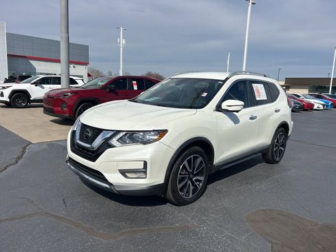 Used 2020 Nissan Rogue SL image 1