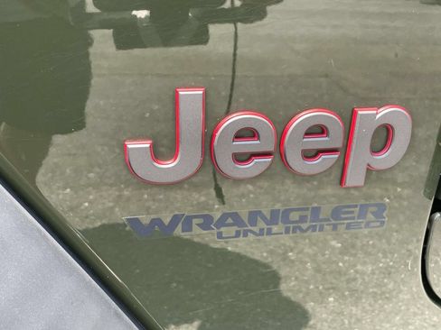 Used 2021 Jeep Wrangler Unlimited Rubicon AWD/4WD image 8