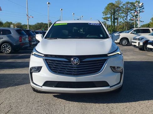 Used 2023 Buick Enclave Essence image 9