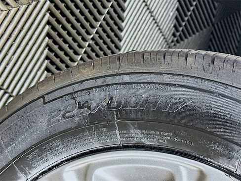 Used 2020 Jeep Cherokee Latitude Plus image 33