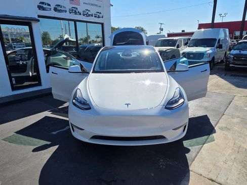 Used 2021 Tesla Model Y Long Range image 11