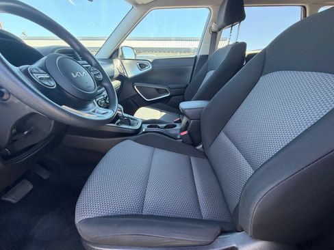 Used 2025 Kia Soul LX w/ LX Technology Package FWD image 24