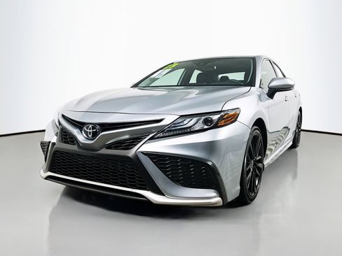 Used 2023 Toyota Camry XSE image 9