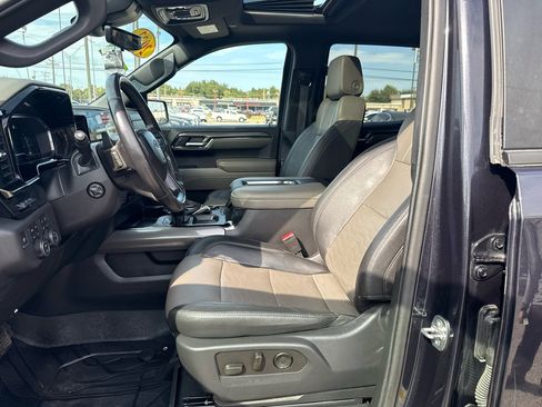 Used 2022 Chevrolet Silverado 1500 ZR2 w/ Technology Package image 9