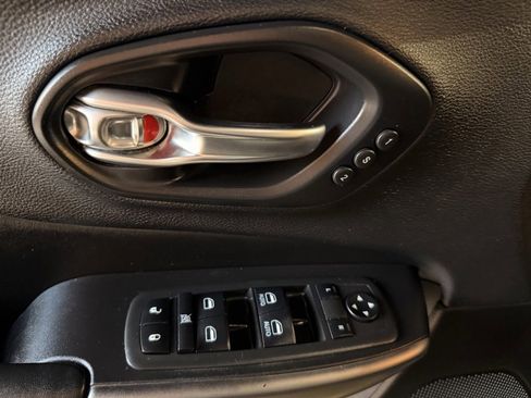 Used 2019 Jeep Cherokee Limited image 20