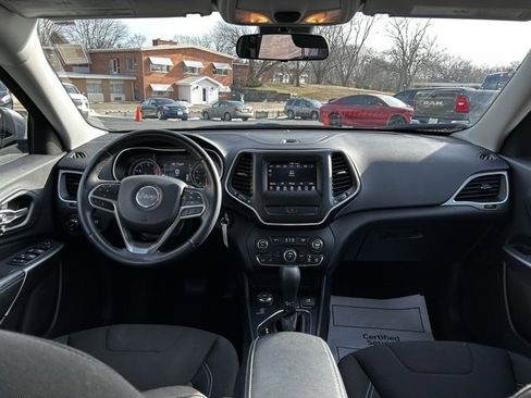 Used 2019 Jeep Cherokee Latitude w/ Cold Weather Group image 19