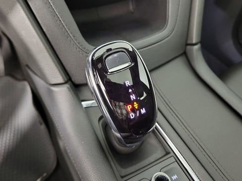 Used 2025 Cadillac XT6 Premium Luxury FWD image 29
