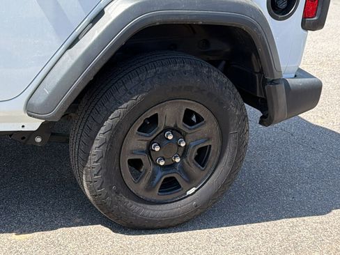 Used 2025 Jeep Wrangler Sport image 12