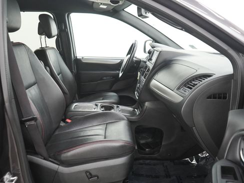 Used 2019 Dodge Grand Caravan GT FWD image 11