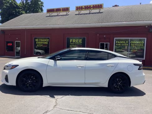 Used 2019 Nissan Maxima SR w/ Premium Package FWD image 4
