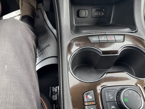 Used 2023 GMC Acadia AT4 w/ Technology Package image 10