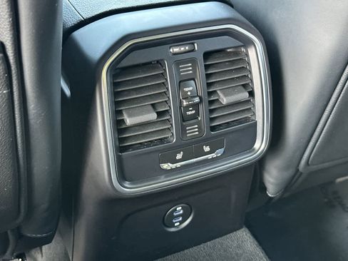 Certified 2025 Porsche Macan AWD/4WD image 14