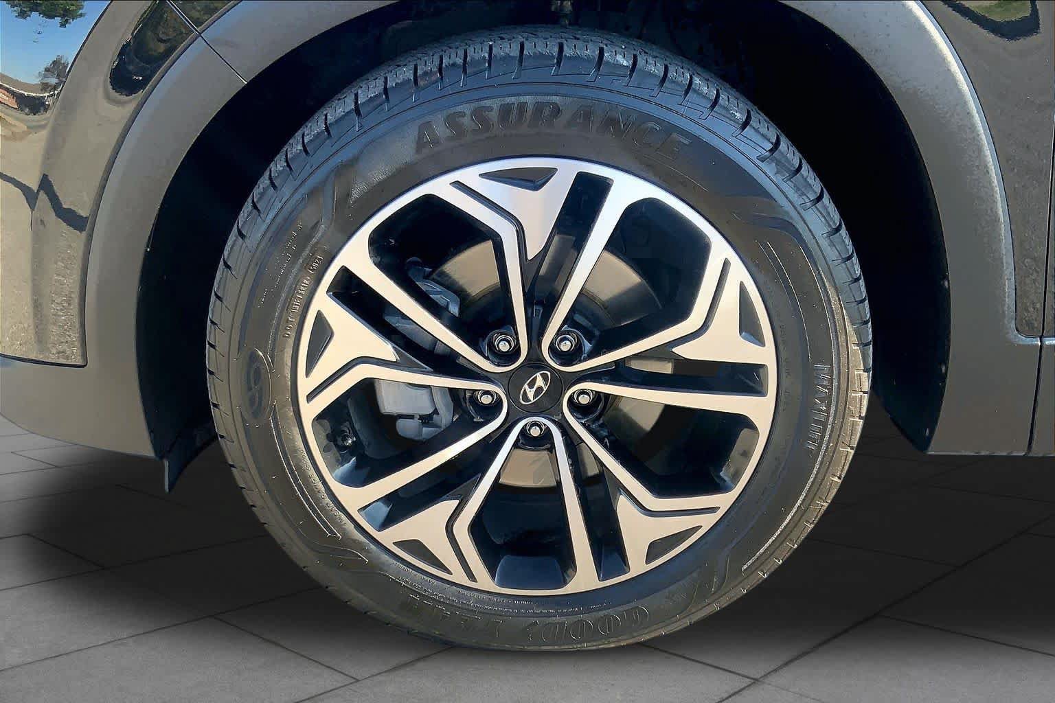 Used 2020 Hyundai Santa Fe Limited AWD/4WD image 10