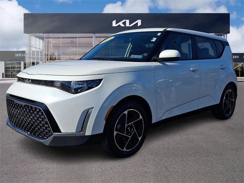 Certified 2023 Kia Soul EX image 3