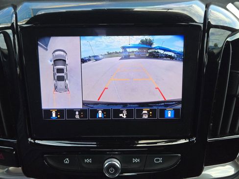 Used 2023 Chevrolet Traverse High Country FWD image 13