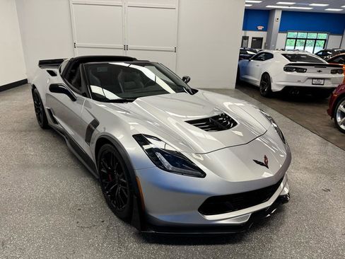 Used 2017 Chevrolet Corvette Z06 w/ Z07 Performance Package RWD image 4