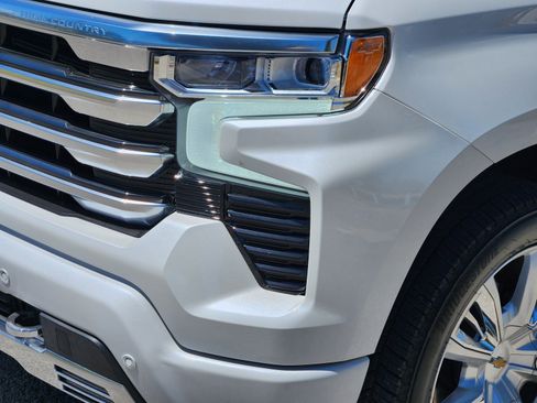 Used 2025 Chevrolet Silverado 1500 High Country AWD/4WD image 28