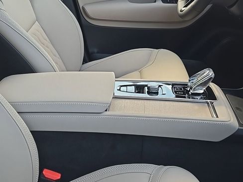 New 2026 Volvo XC90 B6 Plus w/ Protection Package Premier image 8