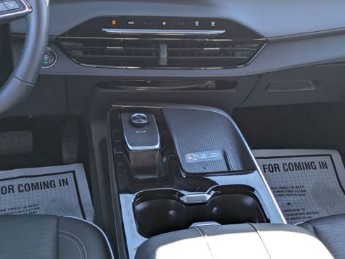 Used 2025 Buick Enclave Sport Touring image 18