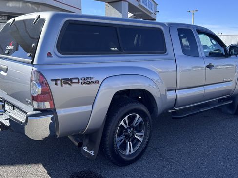 Used 2015 Toyota Tacoma 4x4 Access Cab V6 w/ TRD Off-Road Package image 7