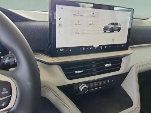 New 2026 Ford Explorer Active w/ Active Comfort Package image 25