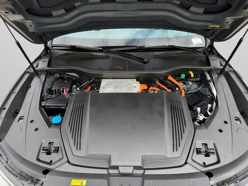 Used 2024 Audi Q8 e-tron Prestige w/ Prestige Package image 38