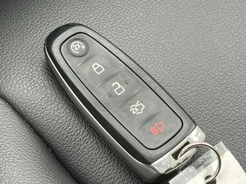 Used 2019 Ford Escape SEL image 30