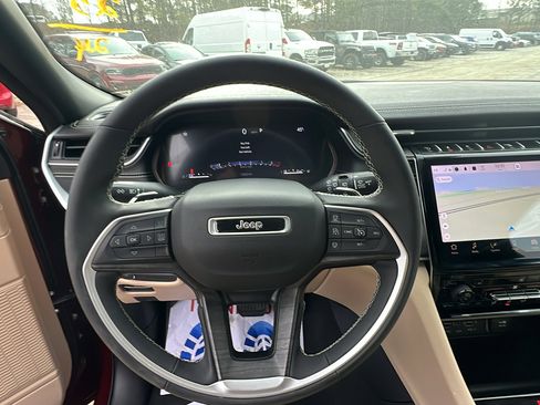 Used 2024 Jeep Grand Cherokee Limited image 26