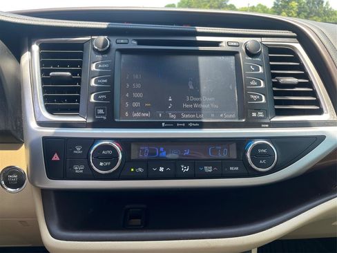 Used 2018 Toyota Highlander Limited AWD/4WD image 14