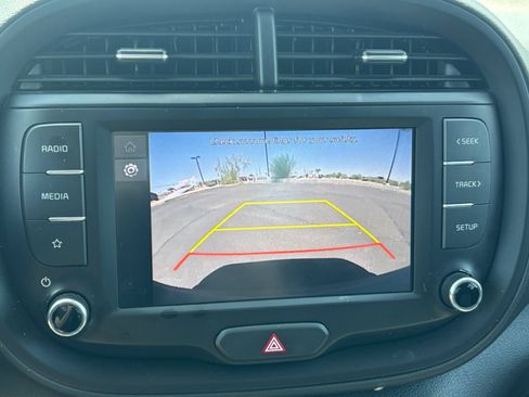 Used 2025 Kia Soul LX w/ LX Technology Package FWD image 21