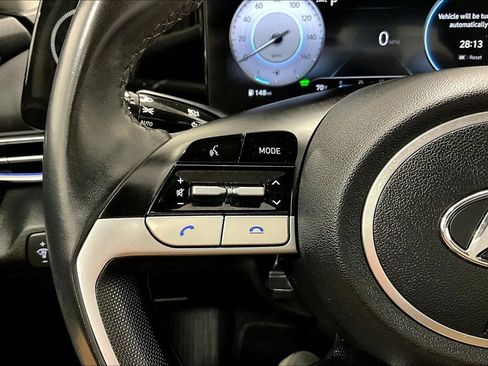 Certified 2022 Hyundai Elantra Limited image 24