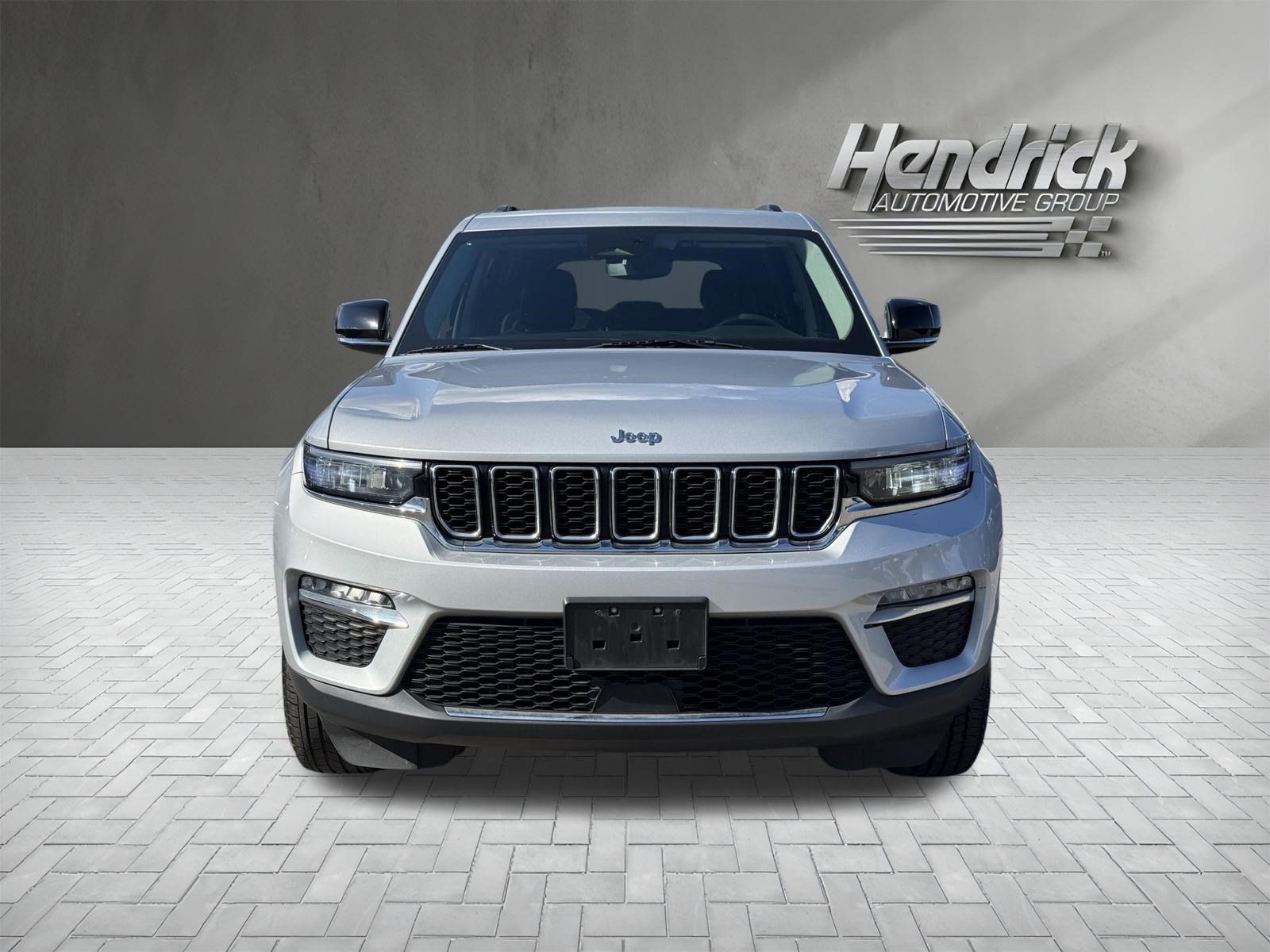 Used 2023 Jeep Grand Cherokee Limited AWD/4WD image 3