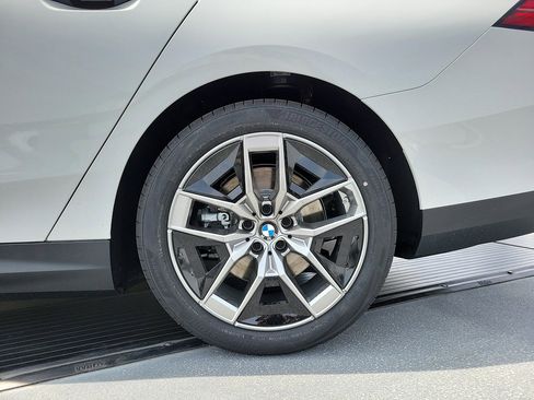 New 2026 BMW i5 eDrive40 w/ Convenience Package RWD image 6