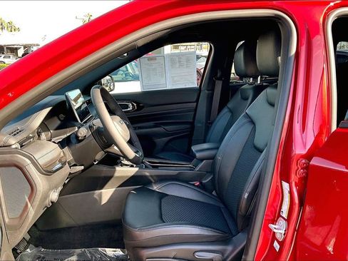 Used 2025 Jeep Compass Latitude w/ Altitude Special Edition image 14