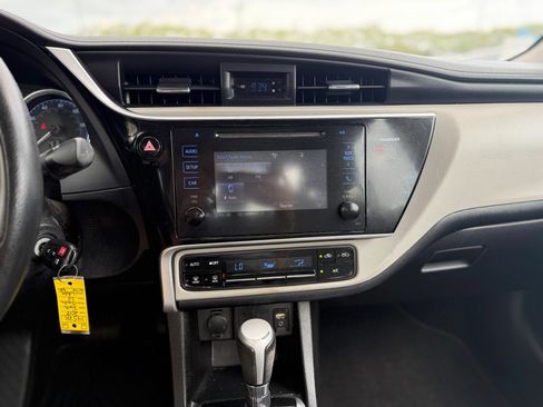 Used 2017 Toyota Corolla LE w/ Carpet Mat Package (TMS) FWD image 22