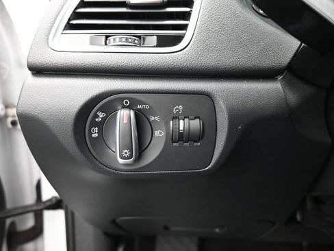 Used 2018 Audi Q3 2.0T Premium image 12