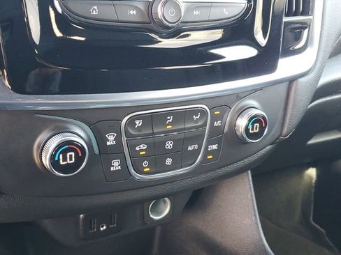 Used 2022 Chevrolet Traverse LT image 27