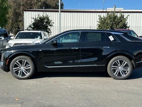 New 2026 Cadillac Lyriq Luxury image 6