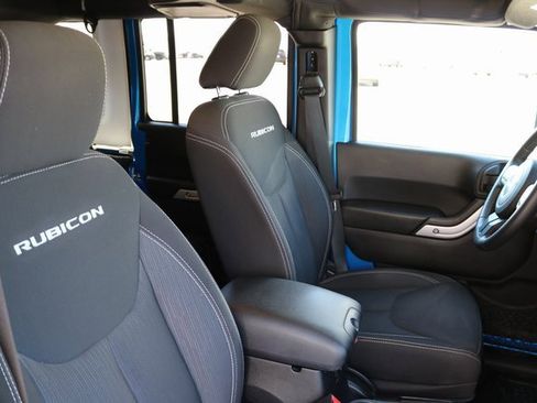 Used 2016 Jeep Wrangler Unlimited Rubicon w/ Connectivity Group image 18