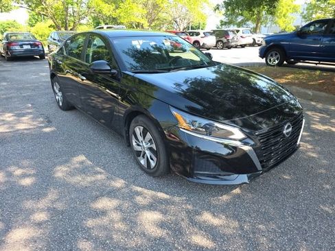 Certified 2023 Nissan Altima 2.5 S FWD image 3