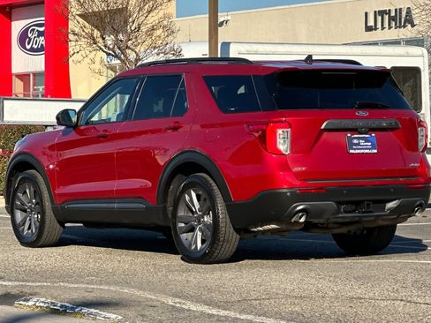 Certified 2022 Ford Explorer XLT w/ Equipment Group 202A image 7