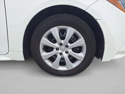 Certified 2025 Toyota Corolla LE image 21