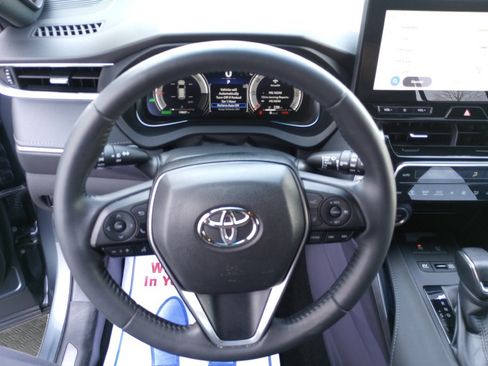 Used 2024 Toyota Venza Limited image 13