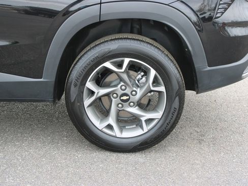 Used 2025 Chevrolet Trax LT w/ LT Convenience Package image 18