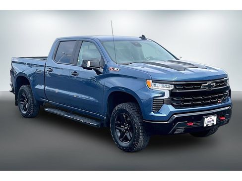 Used 2024 Chevrolet Silverado 1500 LT Trail Boss w/ LT Trail Boss Premium Package AWD/4WD image 3