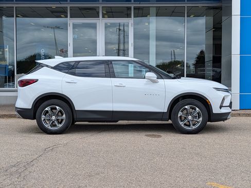 Certified 2025 Chevrolet Blazer LT AWD/4WD image 2