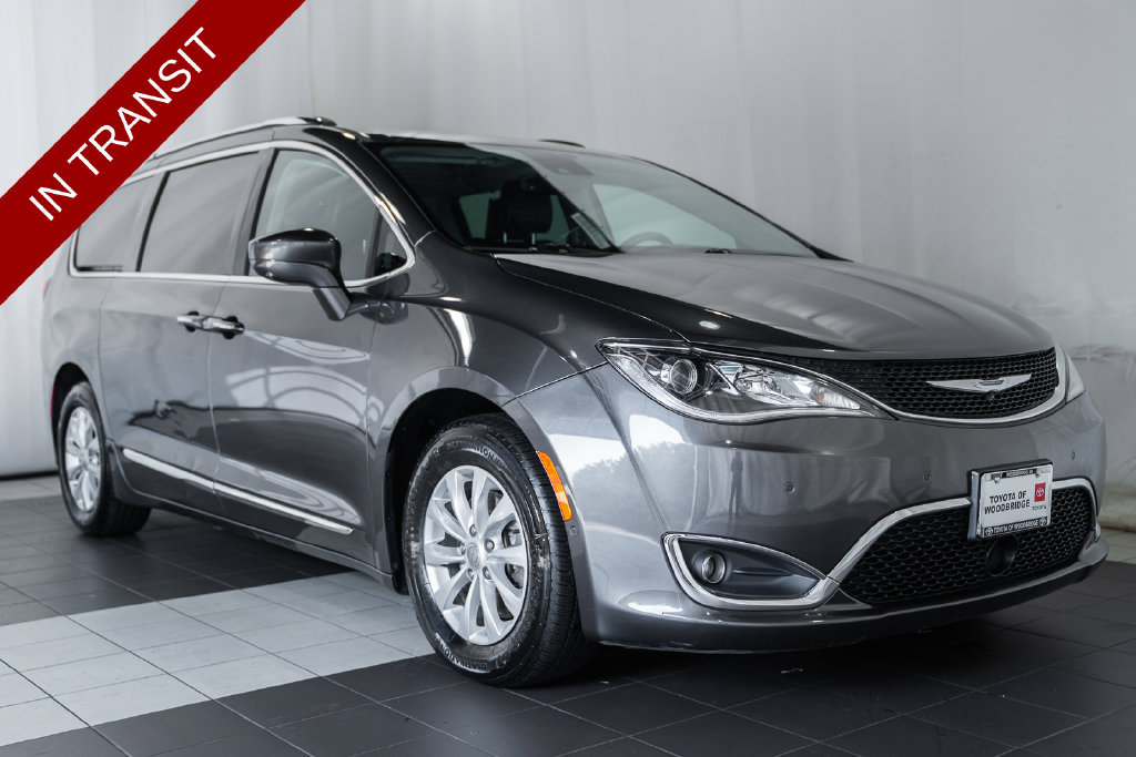 Used 2018 Chrysler Pacifica Touring-L Plus w/ Advanced Safetytec Group FWD image 1