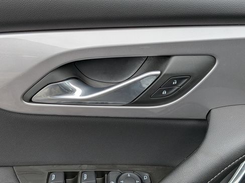 Used 2025 Chevrolet Blazer LT FWD image 12