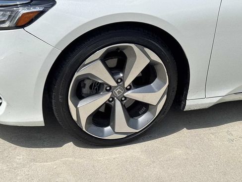Used 2020 Honda Accord Touring image 4